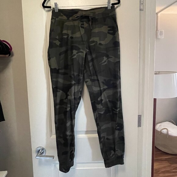 RD Style Women's Camo Joggers Size Small - Picture 1 of 6